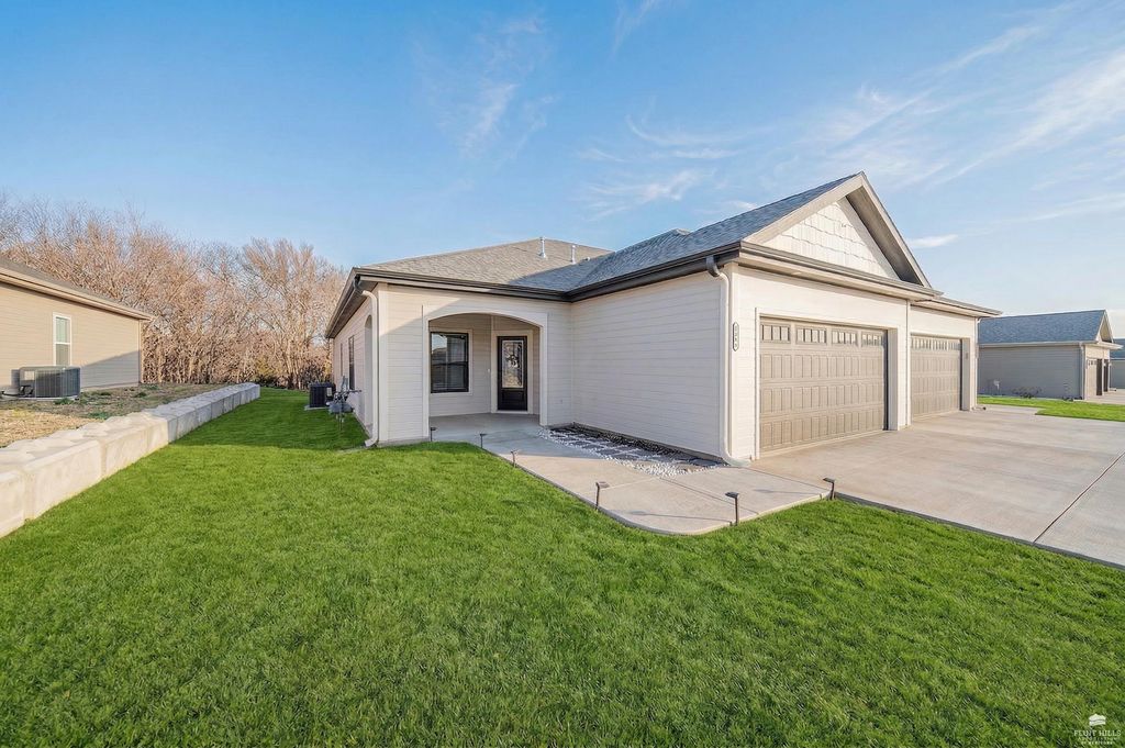 1723 Kenneth Drive, Junction City, KS 66441