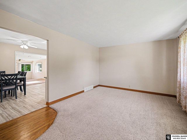 5026 Aspen Drive, Omaha, NE 68157