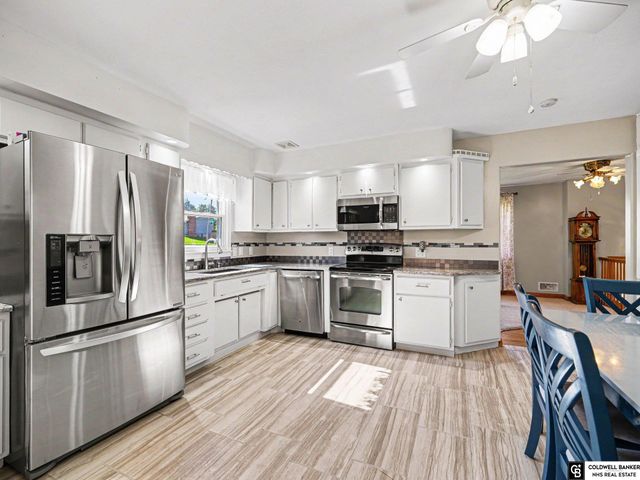 5026 Aspen Drive, Omaha, NE 68157