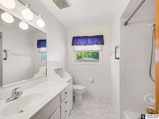 5026 Aspen Drive, Omaha, NE 68157