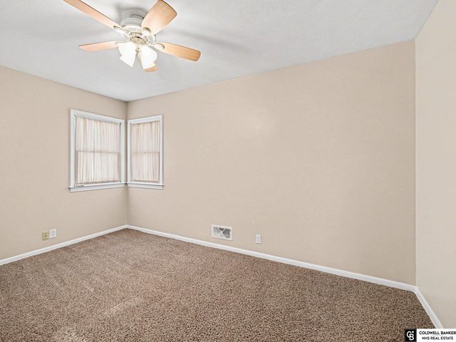 5026 Aspen Drive, Omaha, NE 68157