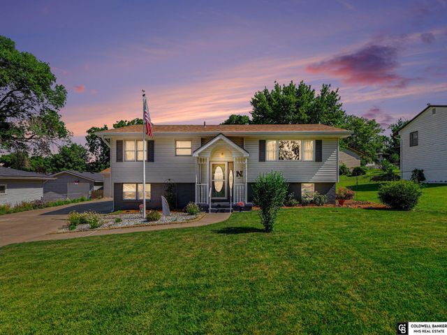 5026 Aspen Drive, Omaha, NE 68157