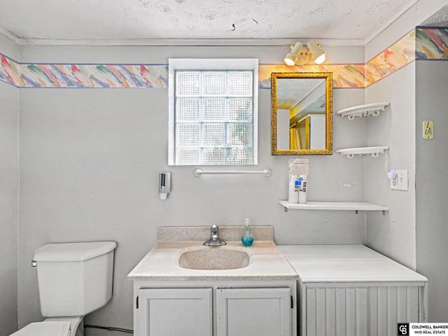 5026 Aspen Drive, Omaha, NE 68157