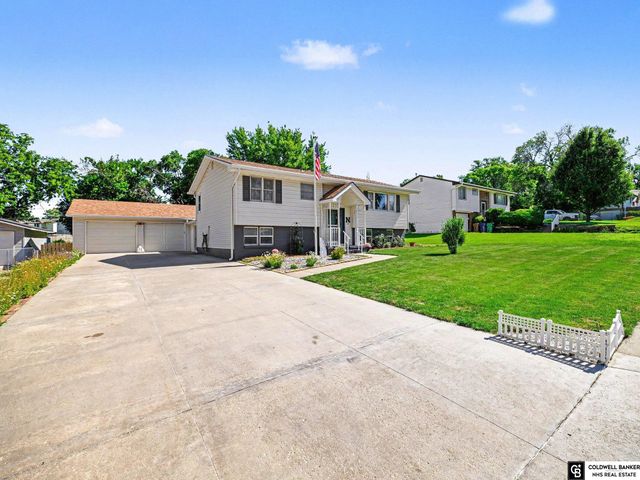 5026 Aspen Drive, Omaha, NE 68157