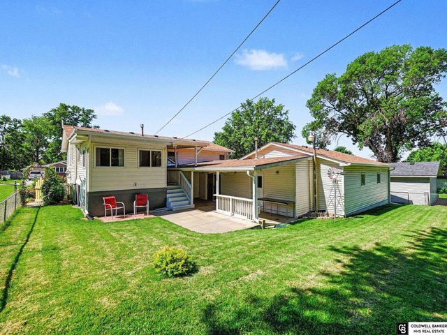 5026 Aspen Drive, Omaha, NE 68157