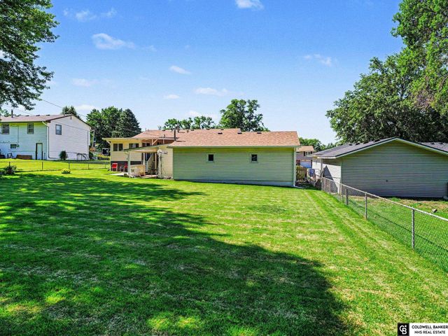5026 Aspen Drive, Omaha, NE 68157