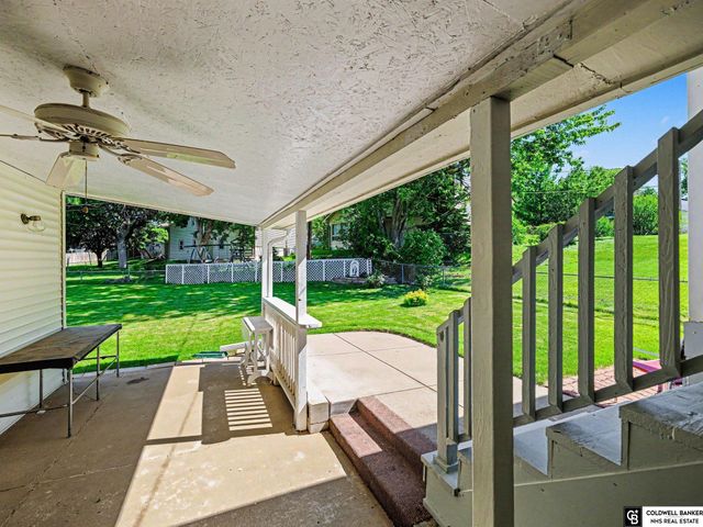 5026 Aspen Drive, Omaha, NE 68157