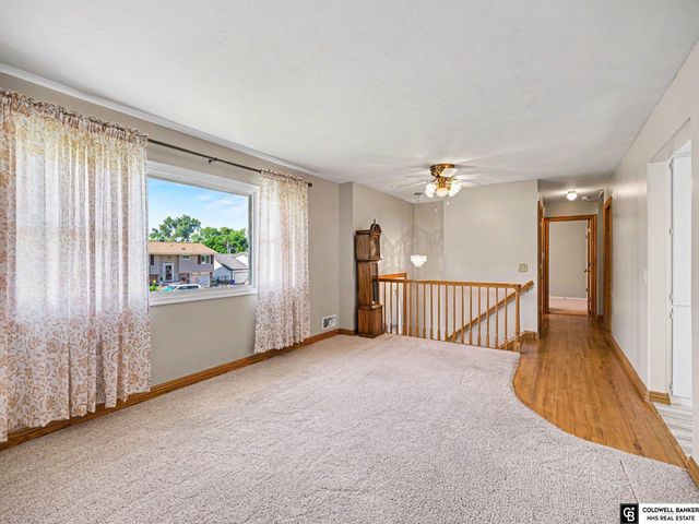 5026 Aspen Drive, Omaha, NE 68157