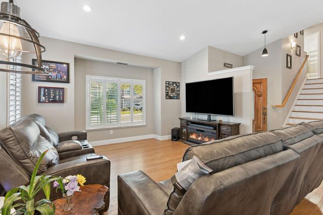 2890 Aquamarine Cir, Rescue, CA 95672