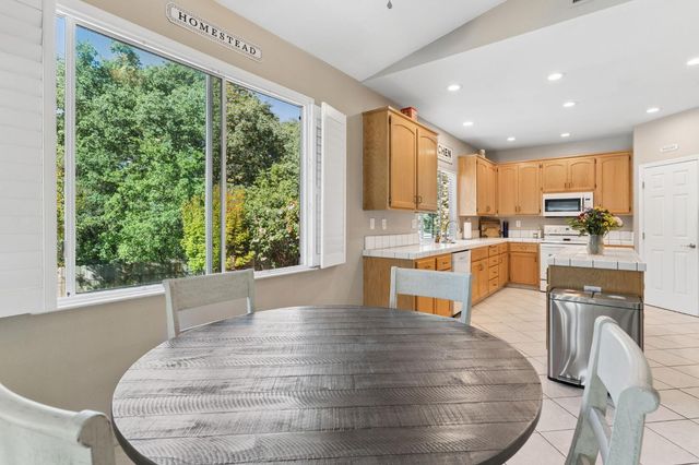 2890 Aquamarine Cir, Rescue, CA 95672