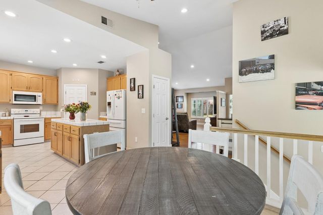 2890 Aquamarine Cir, Rescue, CA 95672