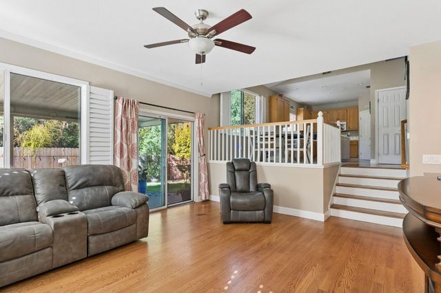 2890 Aquamarine Cir, Rescue, CA 95672