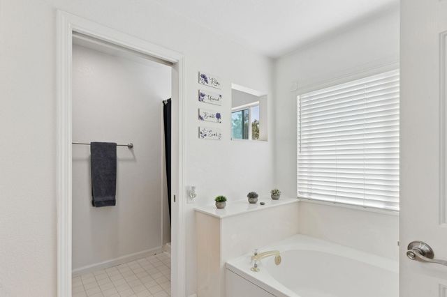 2890 Aquamarine Cir, Rescue, CA 95672