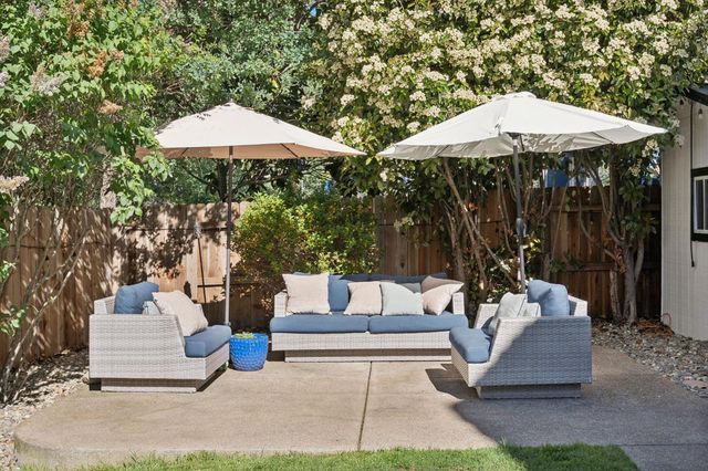 2890 Aquamarine Cir, Rescue, CA 95672