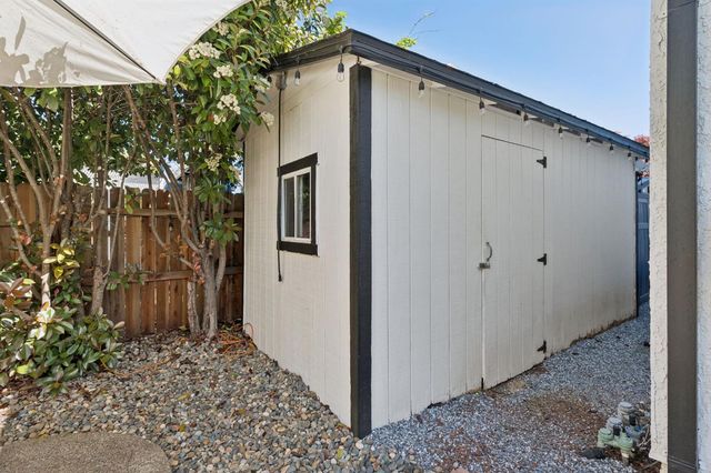 2890 Aquamarine Cir, Rescue, CA 95672