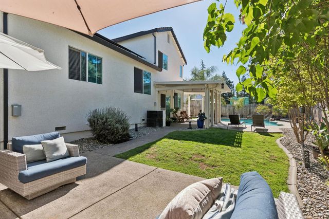 2890 Aquamarine Cir, Rescue, CA 95672