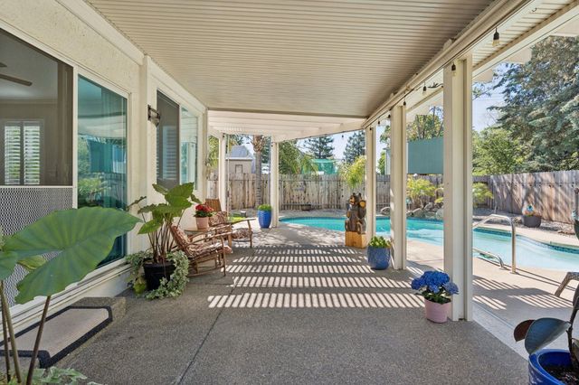 2890 Aquamarine Cir, Rescue, CA 95672