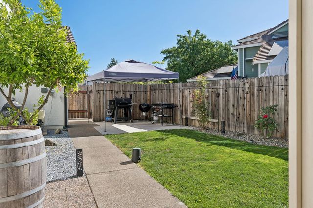 2890 Aquamarine Cir, Rescue, CA 95672