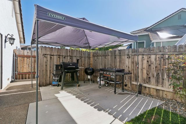 2890 Aquamarine Cir, Rescue, CA 95672