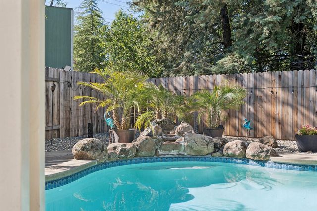 2890 Aquamarine Cir, Rescue, CA 95672