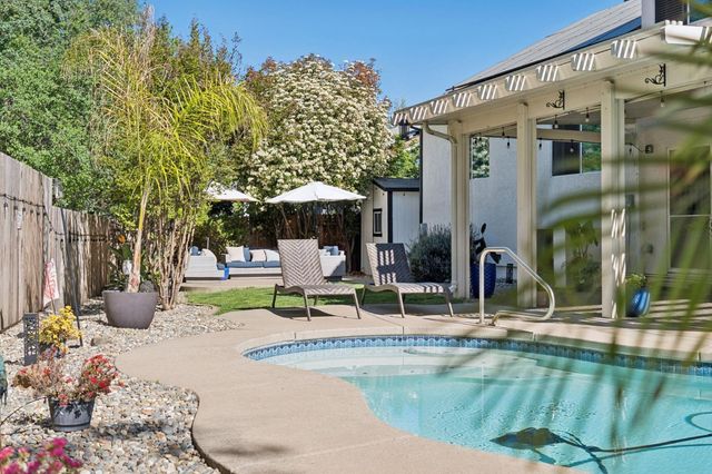 2890 Aquamarine Cir, Rescue, CA 95672