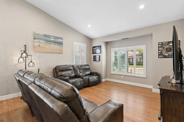 2890 Aquamarine Cir, Rescue, CA 95672