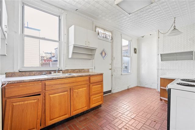 327-329 Ella St, Bloomfield, PA 15224