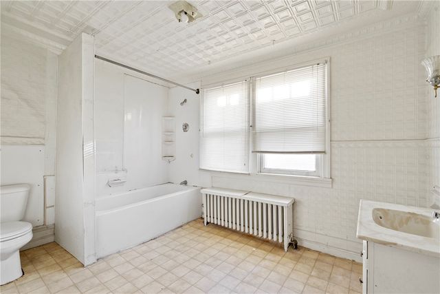 327-329 Ella St, Bloomfield, PA 15224