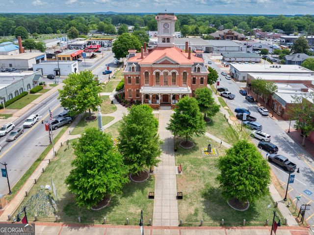 100 Cherokee Court, Good Hope, GA 30641