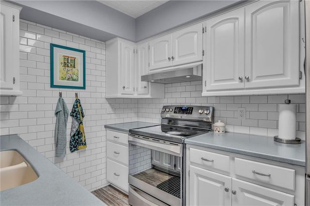 502 Millstone Drive, Lawrence, KS 66049