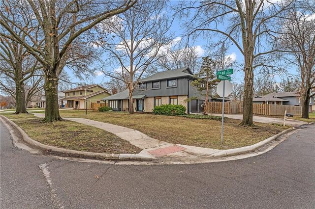 502 Millstone Drive, Lawrence, KS 66049