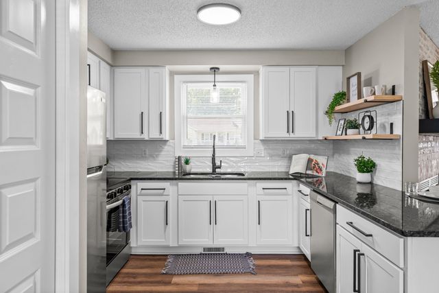 737 Shelton Cir, Clarksville, TN 37042