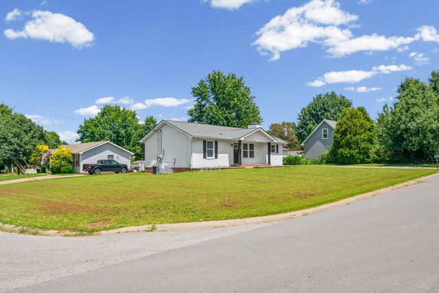 737 Shelton Cir, Clarksville, TN 37042
