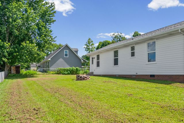 737 Shelton Cir, Clarksville, TN 37042