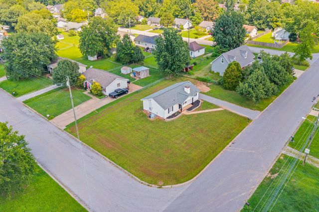 737 Shelton Cir, Clarksville, TN 37042