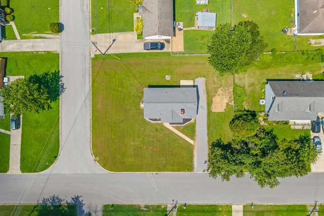 737 Shelton Cir, Clarksville, TN 37042