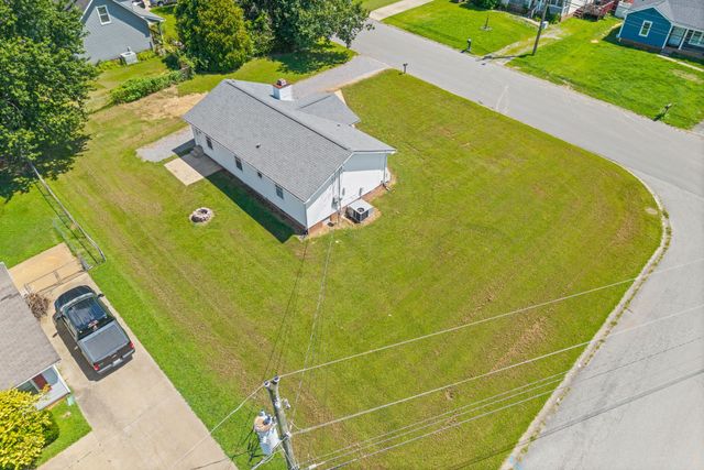 737 Shelton Cir, Clarksville, TN 37042