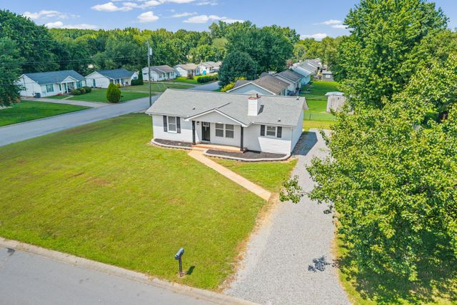 737 Shelton Cir, Clarksville, TN 37042