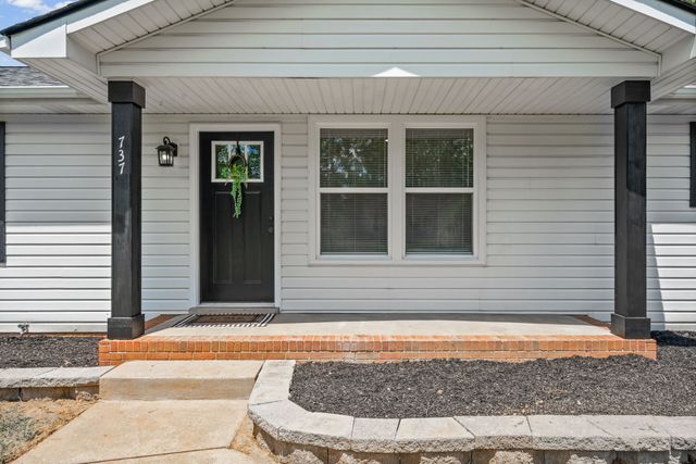 737 Shelton Cir, Clarksville, TN 37042