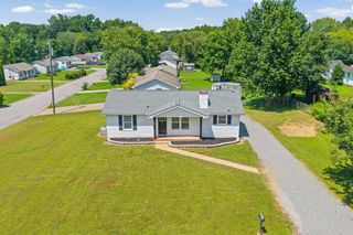 737 Shelton Cir, Clarksville, TN 37042