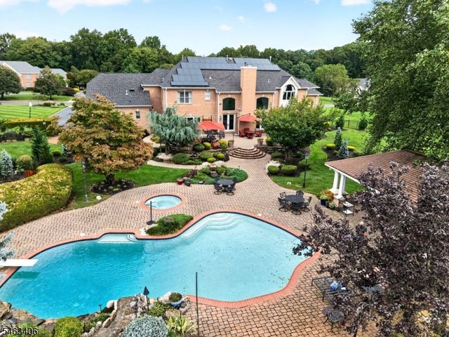 10 Maacka Dr, Holmdel Twp., NJ 07733