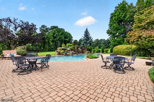 10 Maacka Dr, Holmdel Twp., NJ 07733