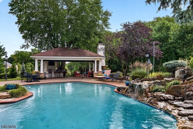 10 Maacka Dr, Holmdel Twp., NJ 07733