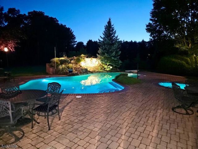 10 Maacka Dr, Holmdel Twp., NJ 07733
