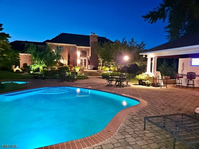 10 Maacka Dr, Holmdel Twp., NJ 07733