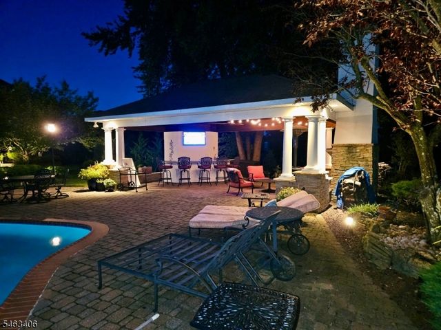 10 Maacka Dr, Holmdel Twp., NJ 07733