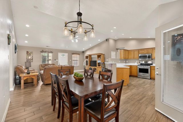 6 King Court, Los Lunas, NM 87031
