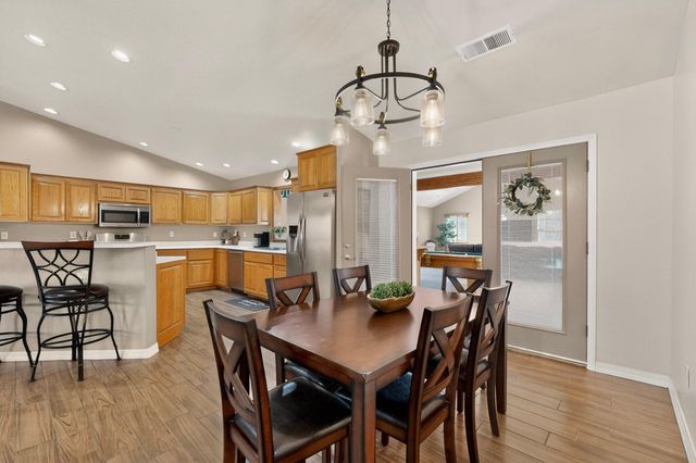 6 King Court, Los Lunas, NM 87031
