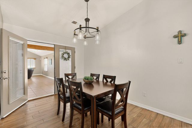 6 King Court, Los Lunas, NM 87031
