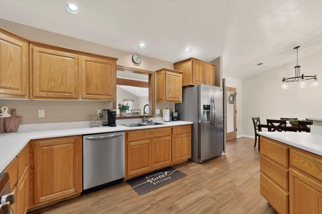6 King Court, Los Lunas, NM 87031